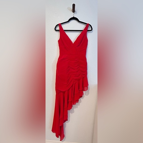 Mac Duggal Red Ruffle Asymmetric Ruched
Sheath Dress Size Wedding Flattering - Picture 5 of 12